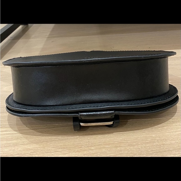 ba&sh shoulder bag with 2 removable strap attachments. Never used. New condition - Picture 7 of 12